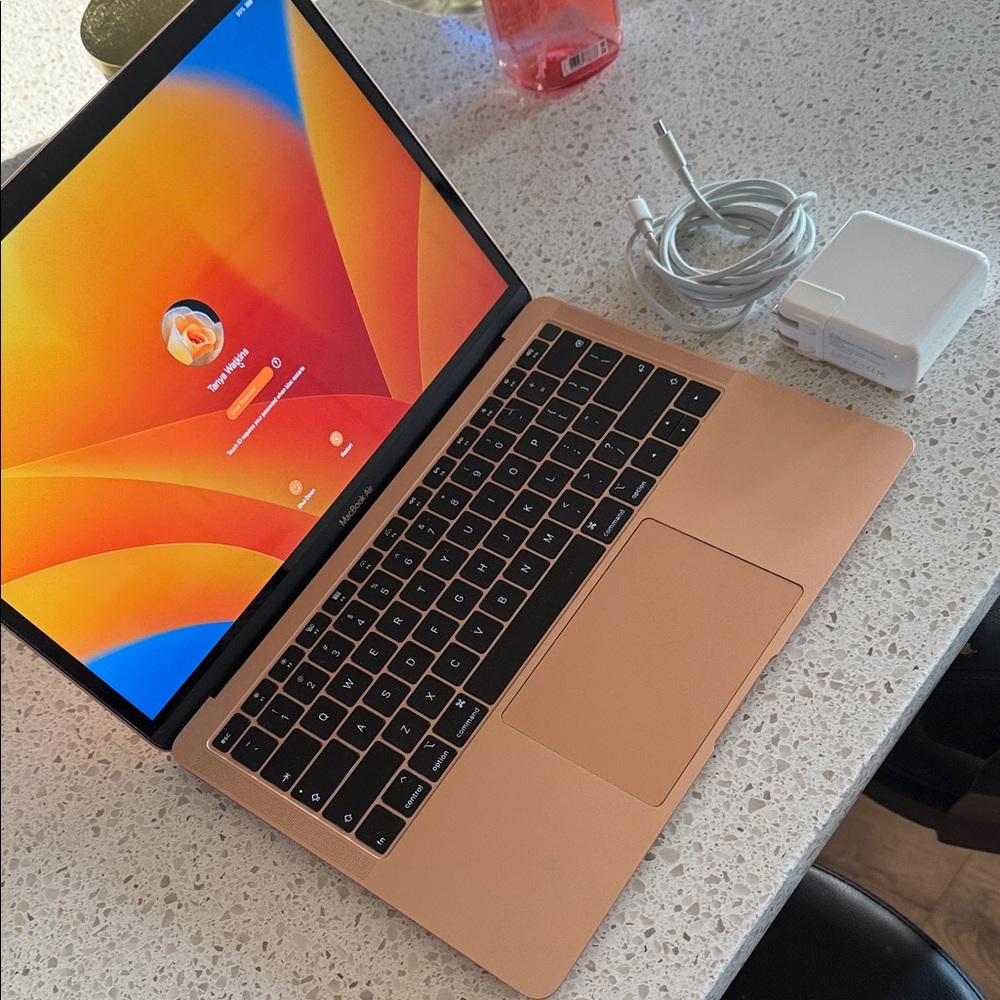 Apple Laptop in Elegant rose Mac book air Gold computer portable wireless - Picture 6 of 9